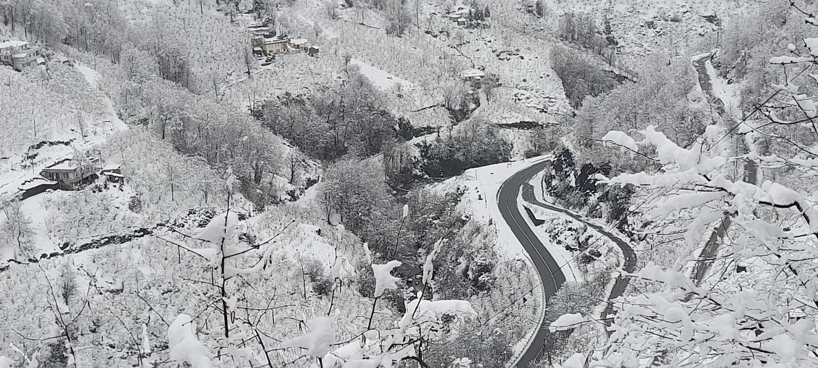 Trabzon Şalpazarı’nda 26 mahalle yolu kapandı