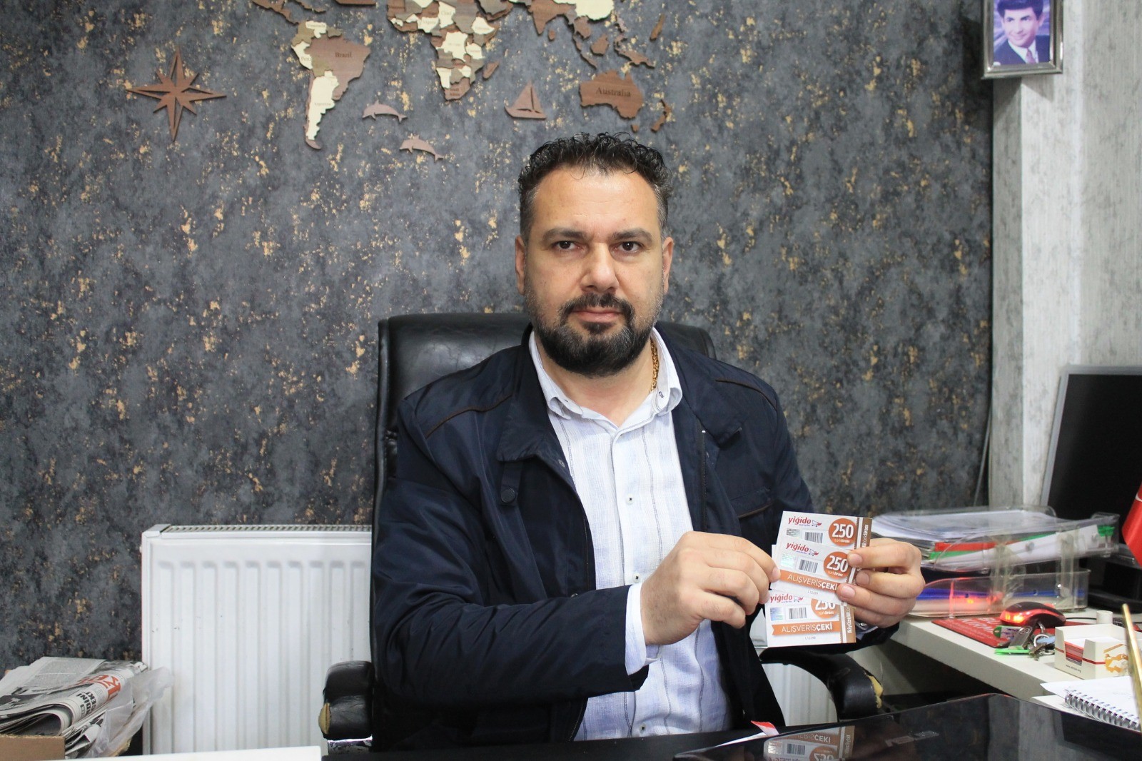 Sivas Emlakçılar Birliğinden ihtiyaçlılara alışveriş çeki desteği