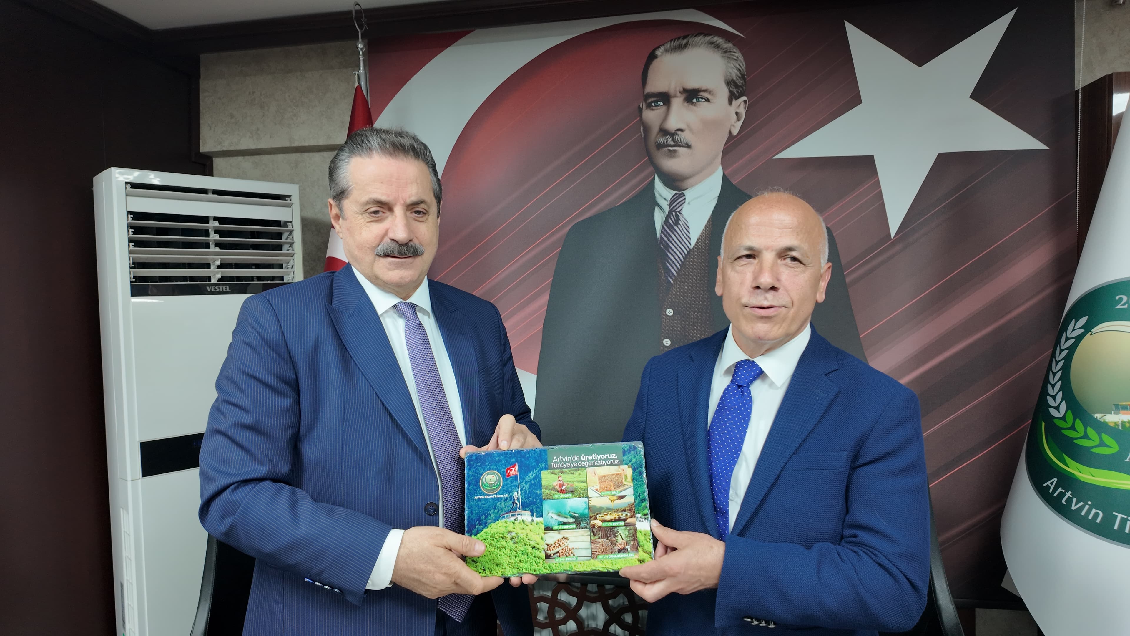 Artvin Borsası Başkanı Akyürek: İlimizde Ticaret Borsası’nın kurulmasında milletvekili Çelik’in imzası vardır