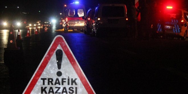 İzmit’te ambulans ile minibüs çarpıştı: 6 yaralı