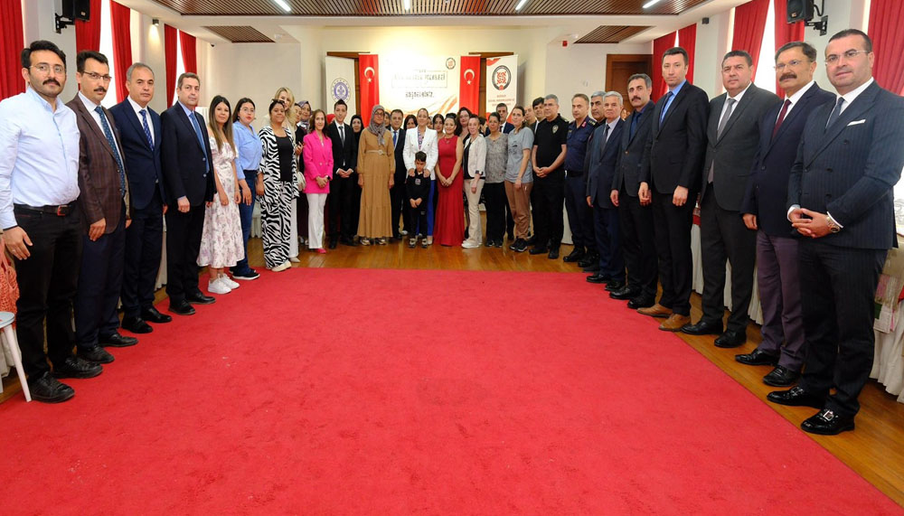 Vali Bilgihan, ADEM kursiyerlerinin el emeğine hayran kaldı