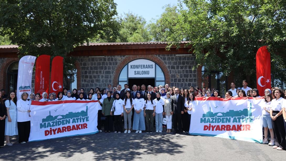 Bakan Yardımcısı Yılmaz, "Maziden Atiye" programını Diyarbakır'da ziyaret etti