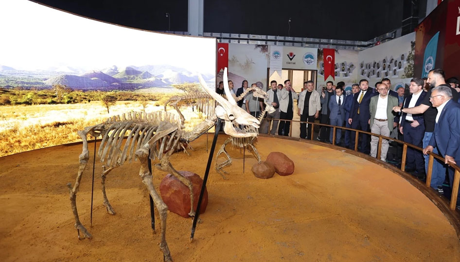 Kayseri Büyükşehir'den Adalet Bakanı'na fosil sunumu