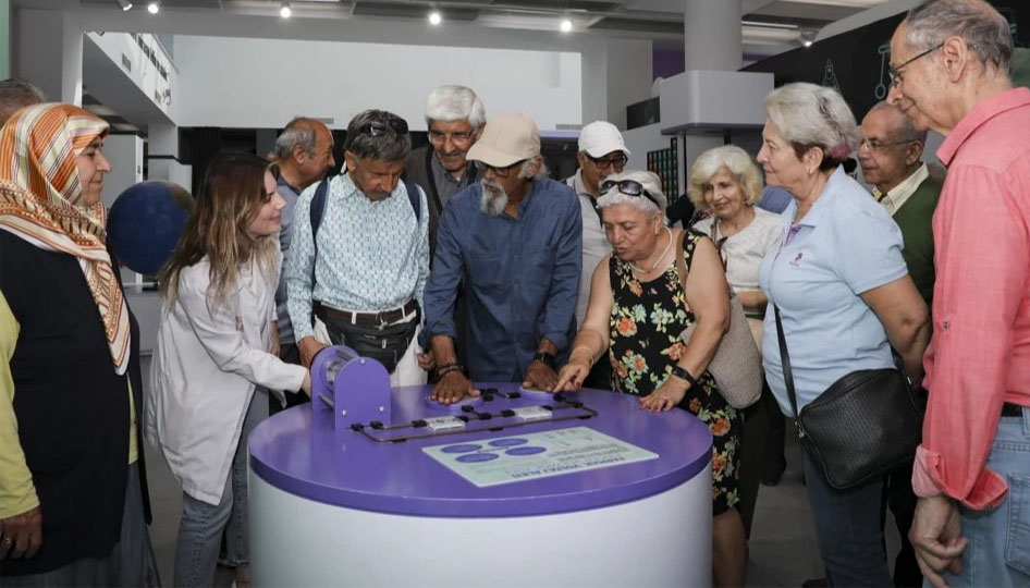 Emeklilerden Mercan Bilim Merkezi’ne tam not