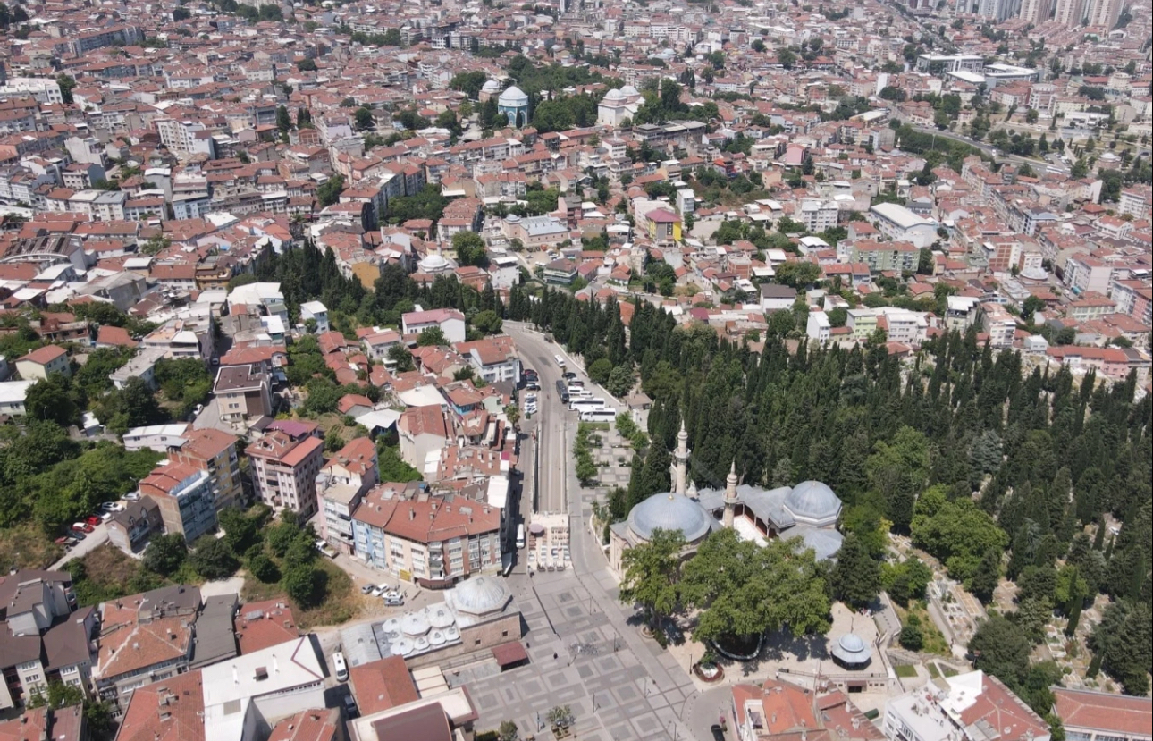 Yeşil’den Emirsultan’a tarihi yolculuk başlıyor