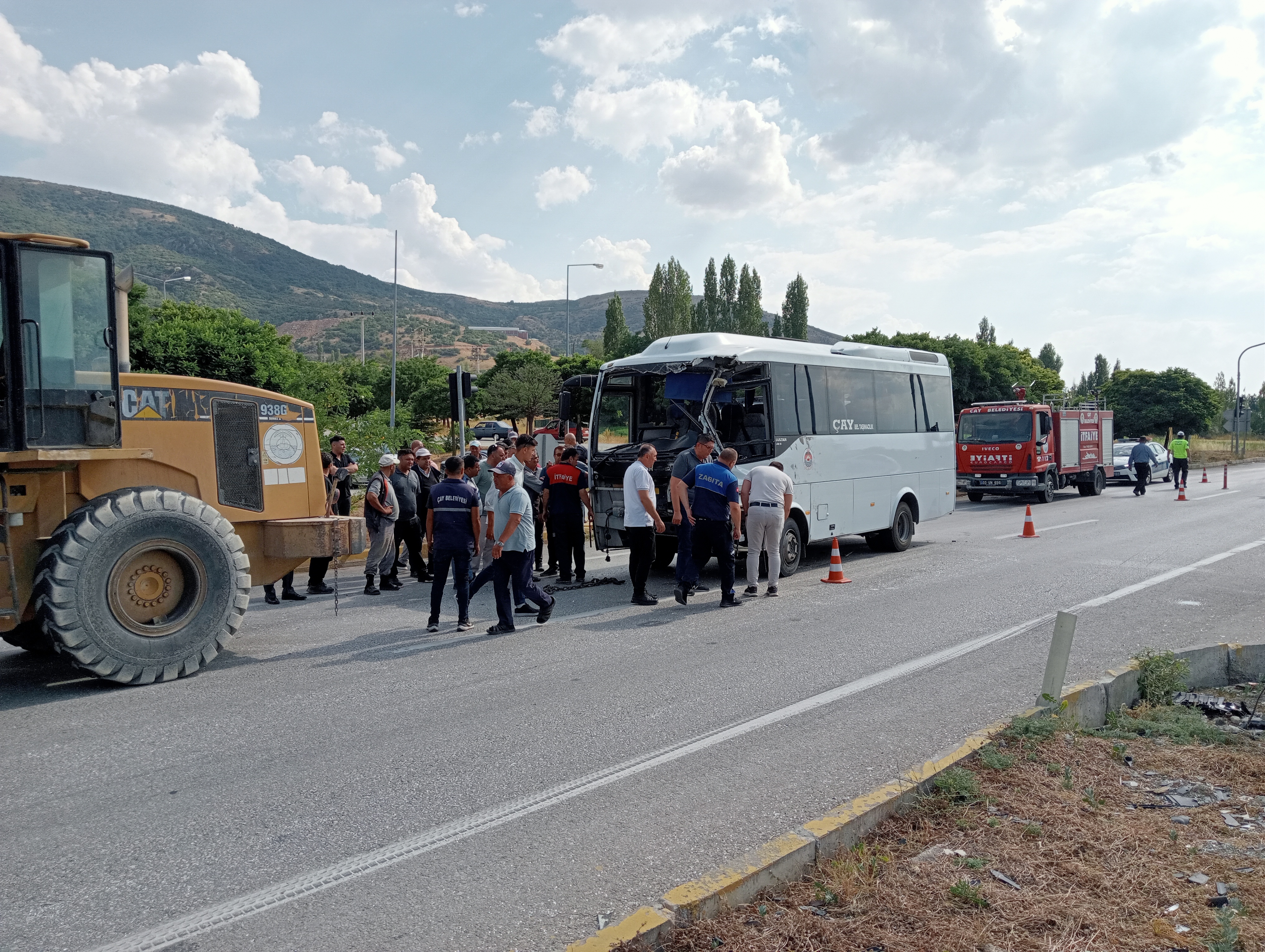 Afyon Çay'da trafik kazası: 7 yaralı!