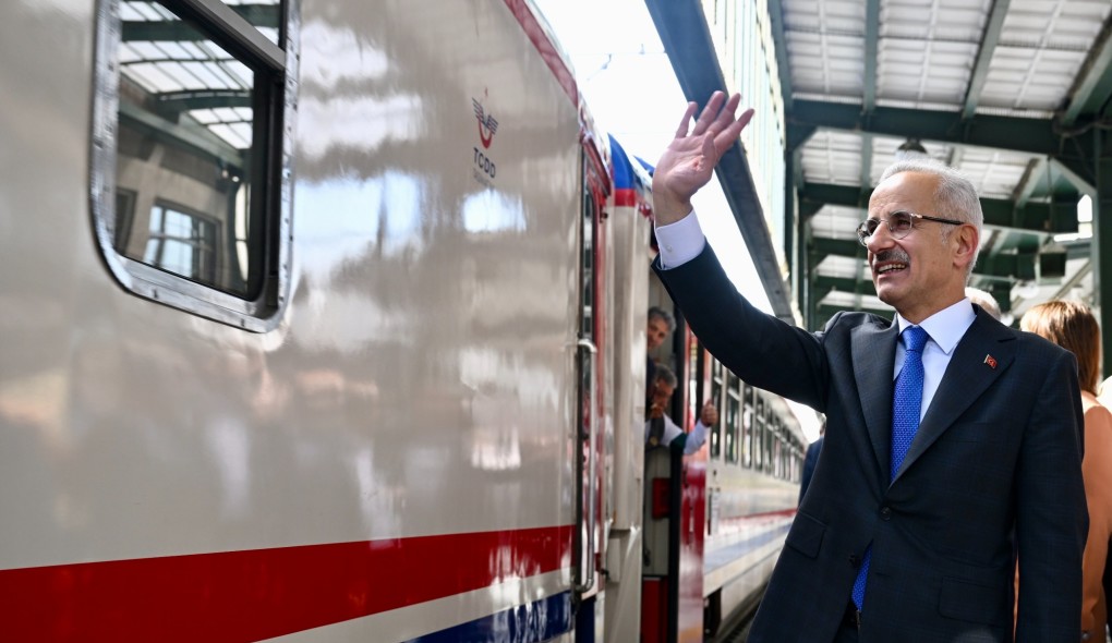 Turistik karaelmas treni seferlere başlıyor