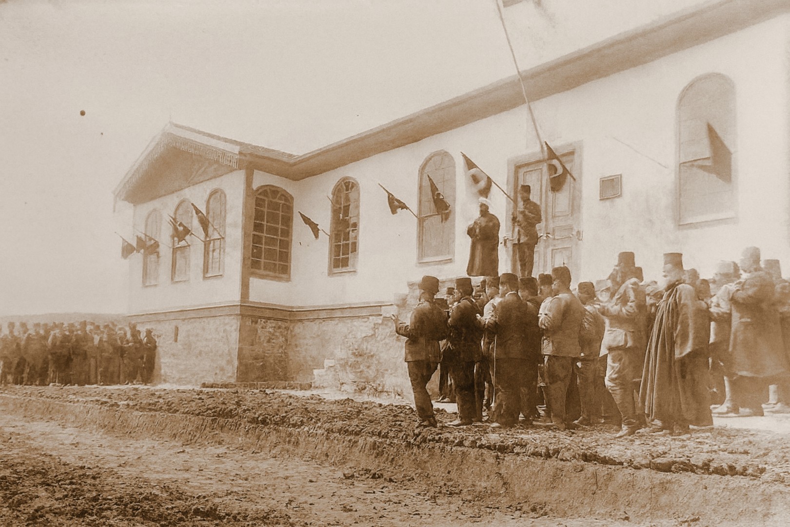 Çaycuma’da Yüzbaşı Cevat Rıfat’ın 1922 tarihli Osmanlıca kitabesi bulundu