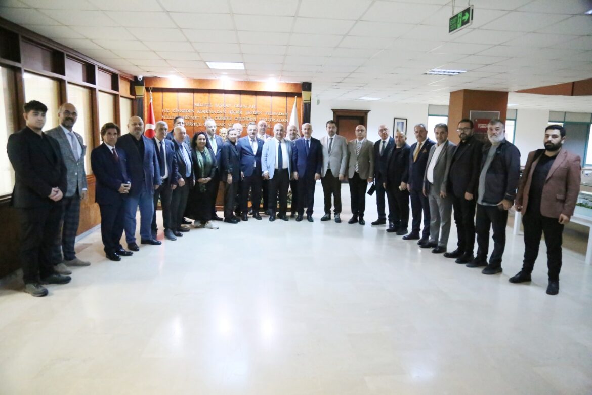 TİMBİR Yönetimi Rize Belediye Başkanı Rahmi Metin’i ziyaret etti