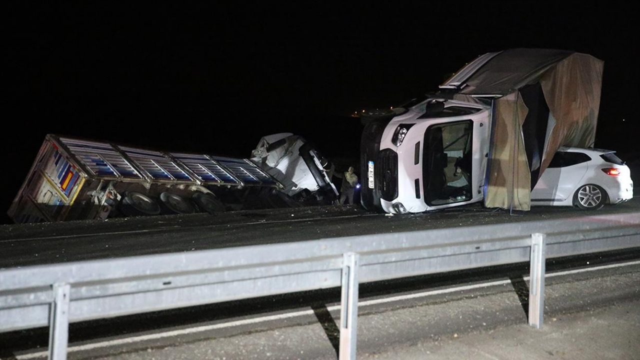 Diyarbakır’da zincirleme kaza: 4 ölü, 13 yaralı