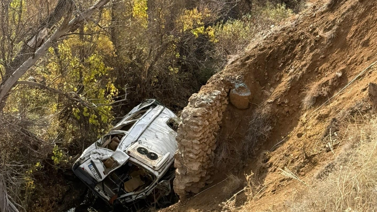 Konya’da servis kazası: 13’ü öğrenci 14 yaralı