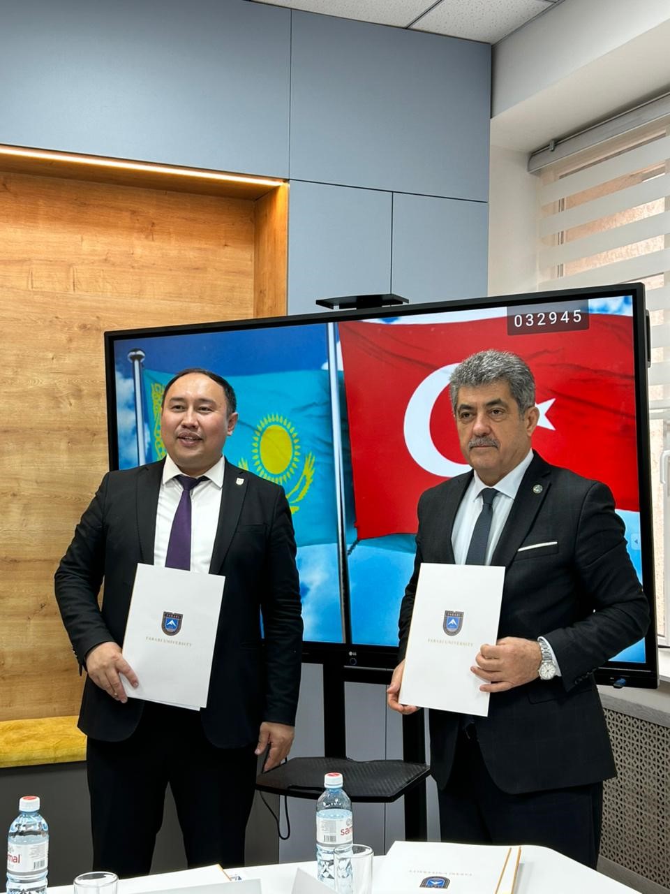 Al-Farabi Kazak Millî Üniversitesi’nde Türk Dünyası Delegasyonu bir araya geldi