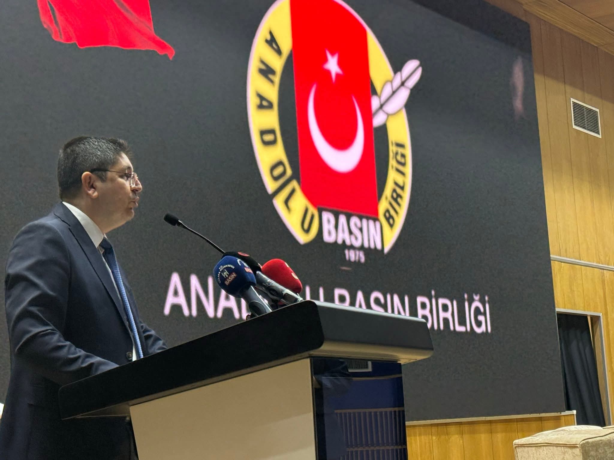 Başkan Zor, "Bırakın gazeteciler gerçekleri dile getirsinler"