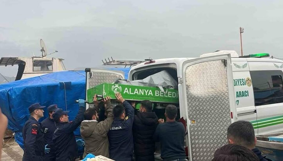 Alanya’da denizde erkek cesedi bulundu