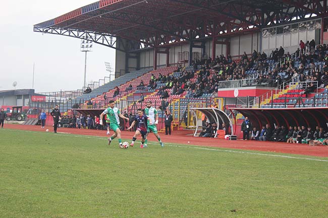 Düzcespor sahasında Amasyaspor'u 2-1 yendi