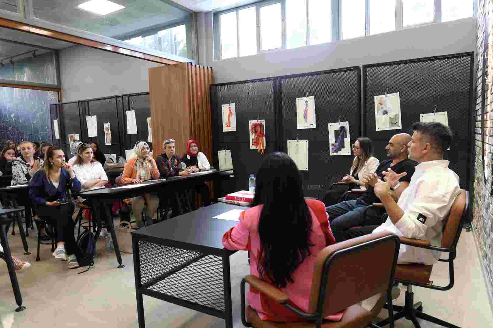 Cihan Nacar geleceğin modacılarıyla buluştu