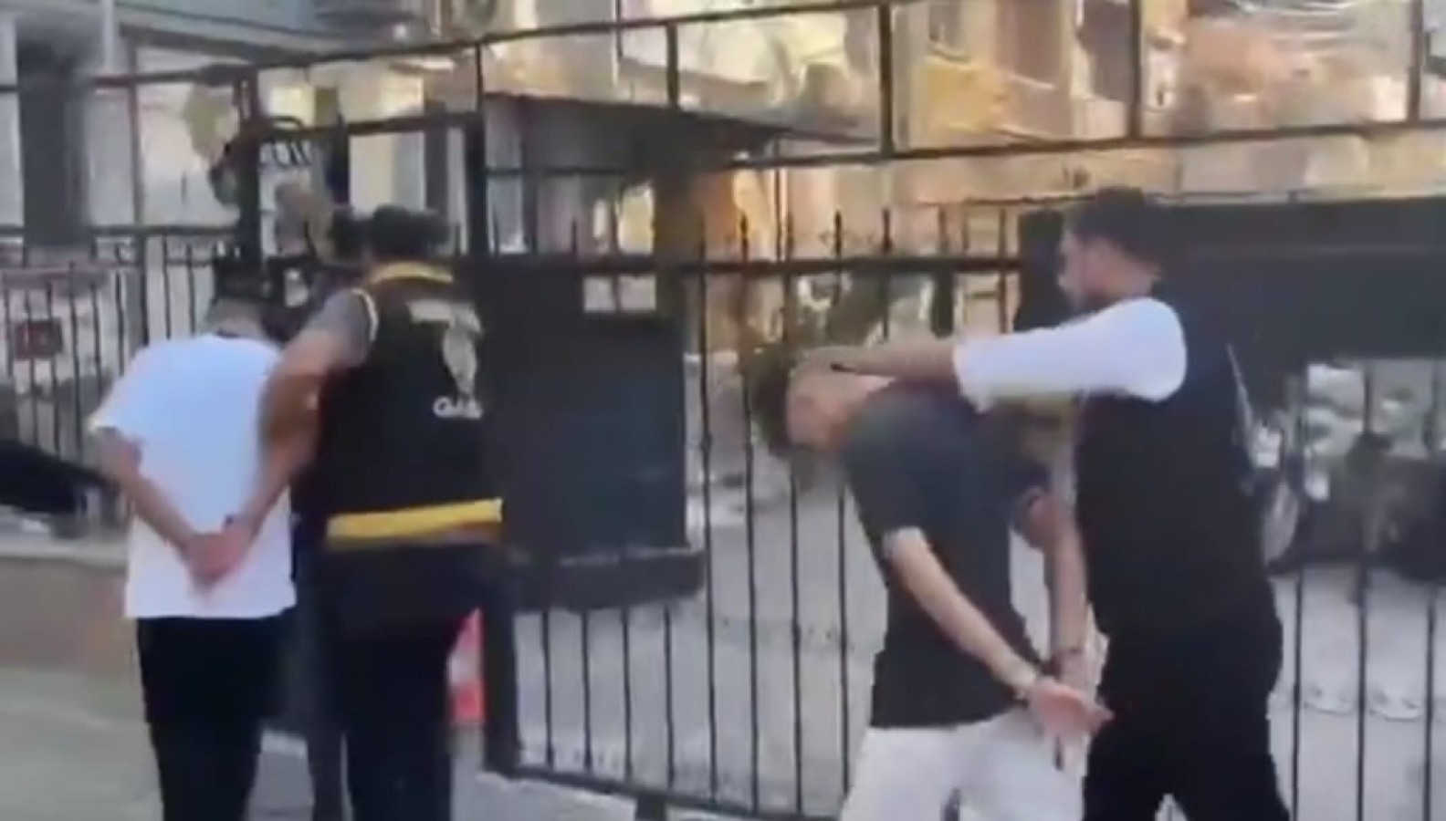 Bir kişiyi darbeden 3 şahıs gözaltına alındı