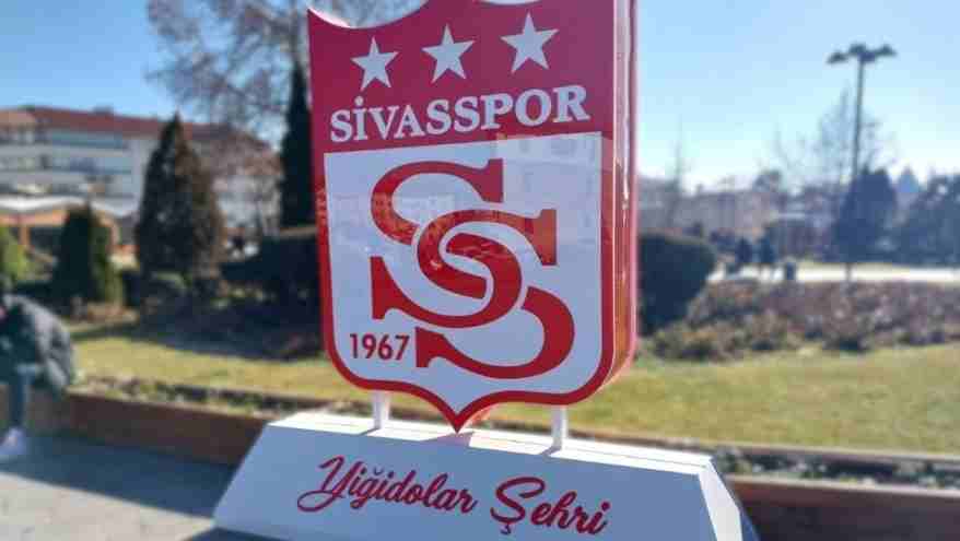 Sivasspor logosu tekrardan yerini aldı