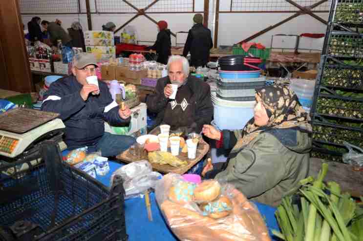 Başiskele'de pazarcıya sıcak sabah çorbası (7)