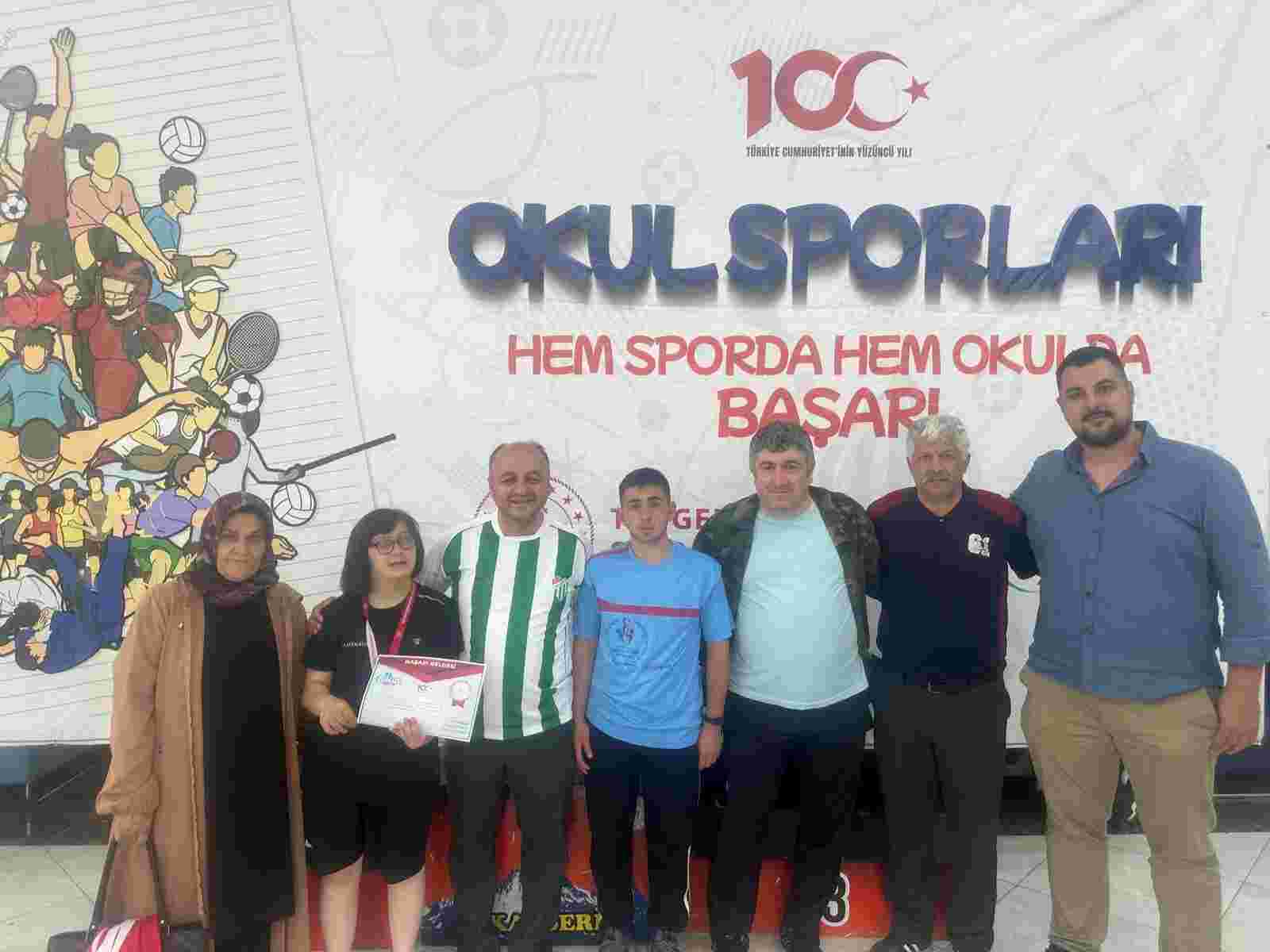 Artvinli özel sporcu Anar,  masa tenisinde Türkiye 3.cüsü oldu