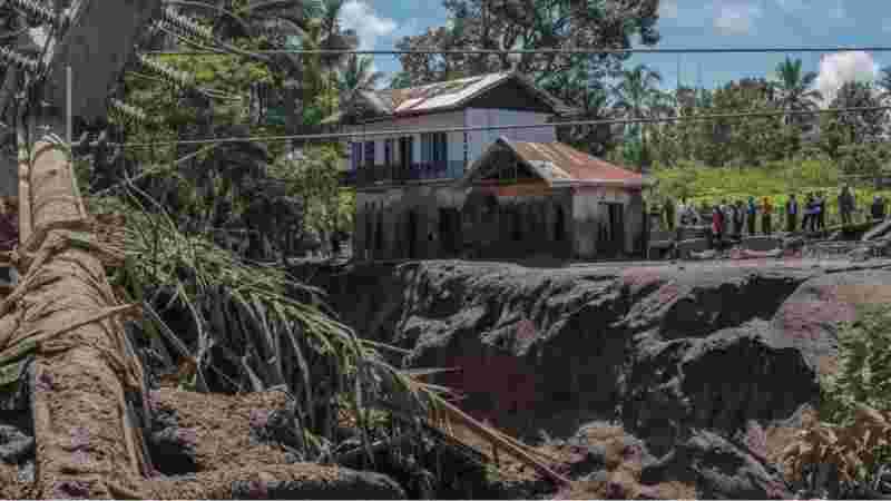 Endonezya'da soğuk lav felaketi; en az 41 ölü