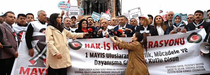 HAK-İŞ Taksim anıtına çelenk bıraktı
