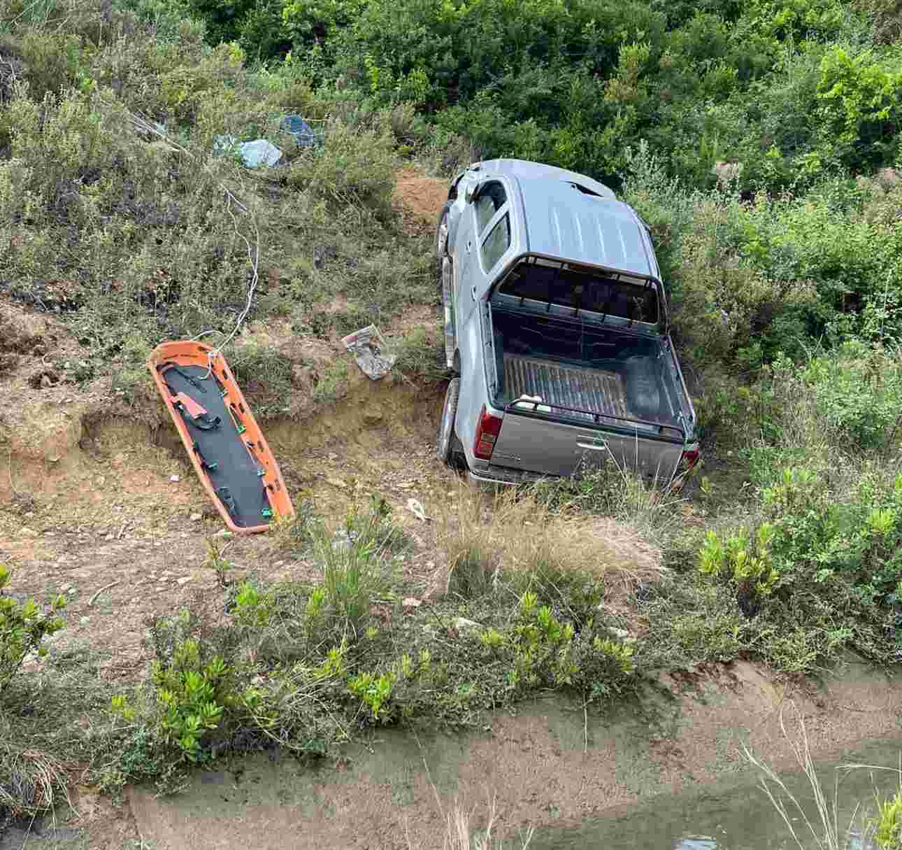 Bahçe işinden dönen aile kamyonetle şarampole yuvarlandı: 1 ölü, 1’i çocuk 3 yaralı