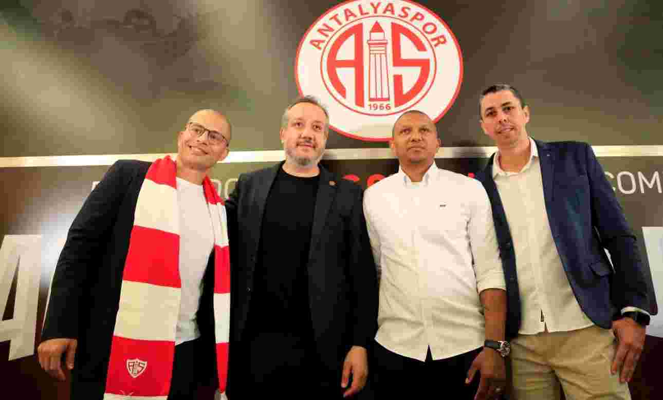 Alex de Souza, Antalyaspor ile 2 yıllık sözleşme imzaladı