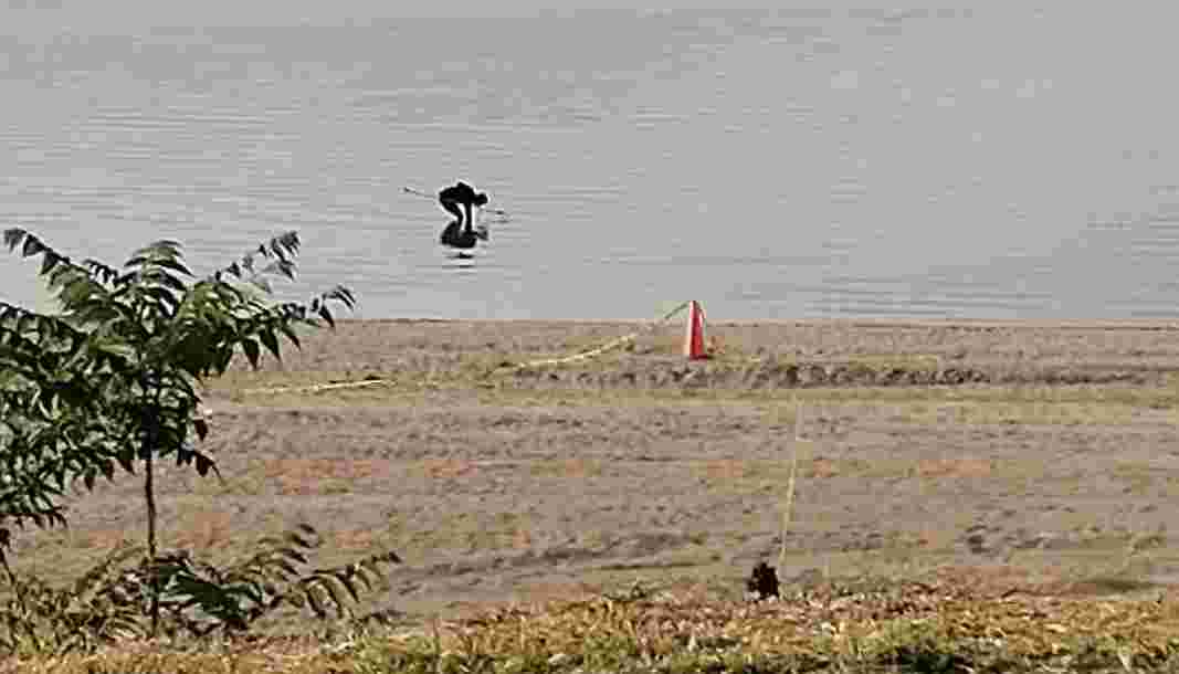 Eğirdir Gölünde bulunan el bombaları imha edilmek üzere gölden çıkarıldı