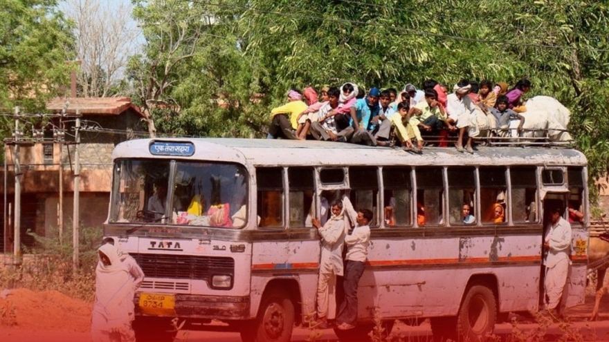 Hindistan’da otobüs uçuruma yuvarlandı: En az 36 ölü