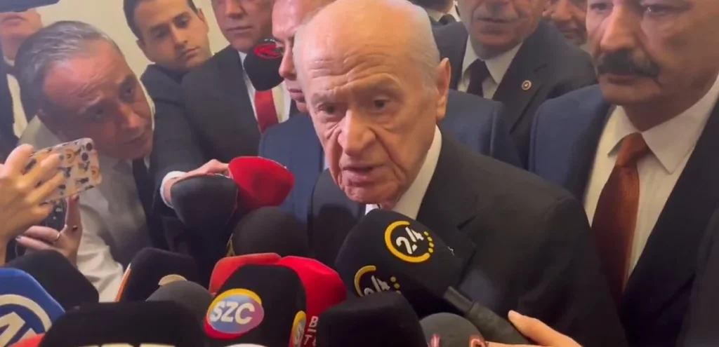 Bahçeli soru soran gazeteciyi azarladı!