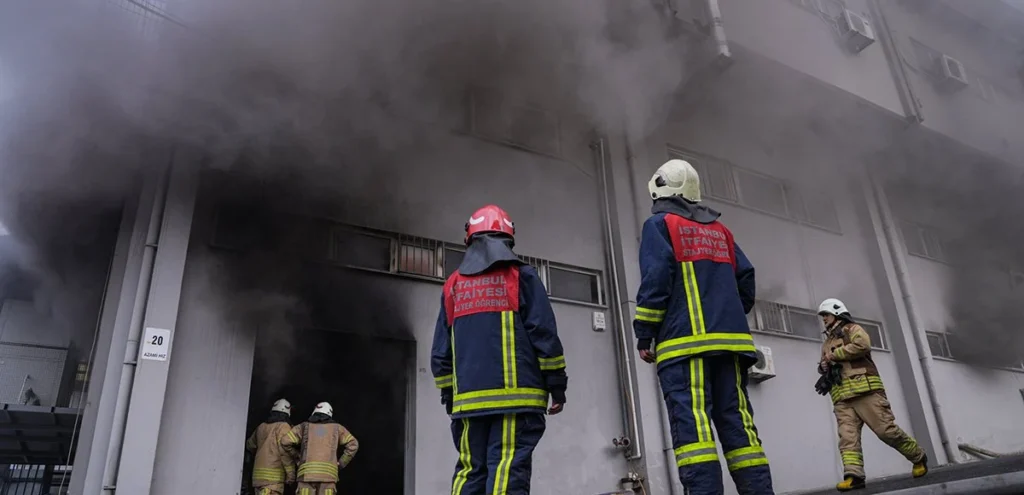 Avcılar’da sünger imalathanesinde yangın