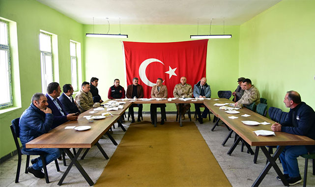 Vali Çiçek, Ardahan’ın köylerini tek tek gezdi