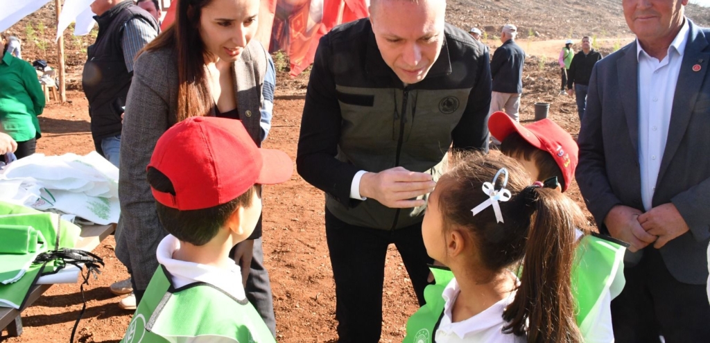 Milas’ta “Geleceğe Nefes, İnsanlığa Nefes” sloganıyla binlerce fidan toprakla buluştu