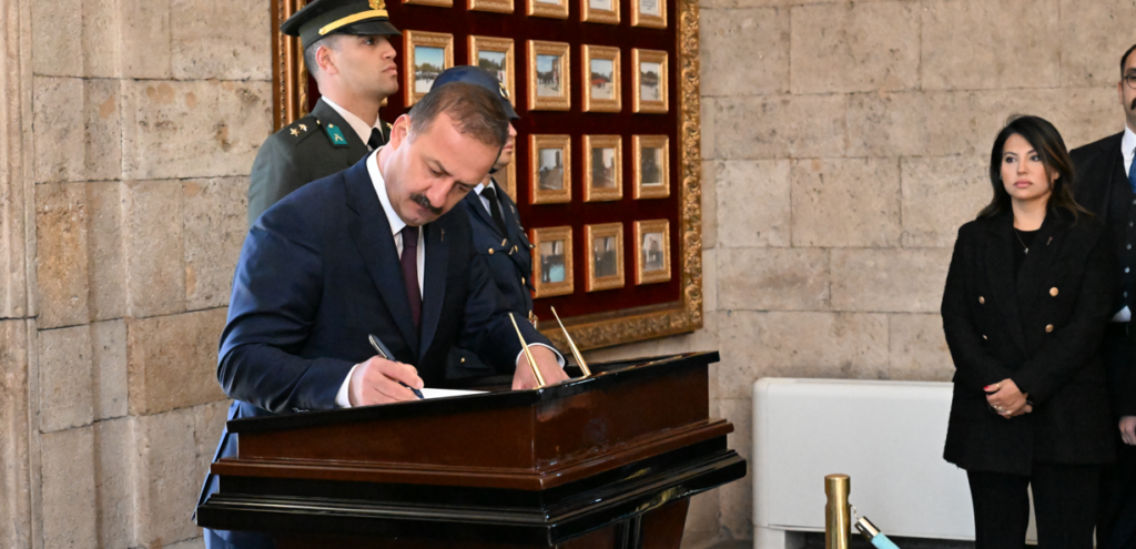 Anahtar Parti, Anıtkabir’i ziyaret etti