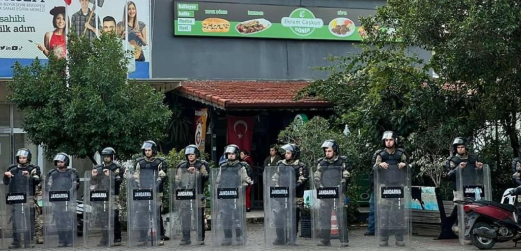 Kaş Kalkan’daki Ekrem Coşkun şubesinde tahliye gerginlik