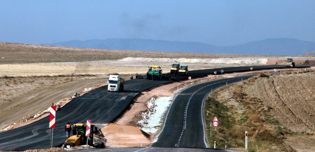 Beypazarı’nda yapımı tamamlanan 4 kilometrelik yol ulaşıma açılacak