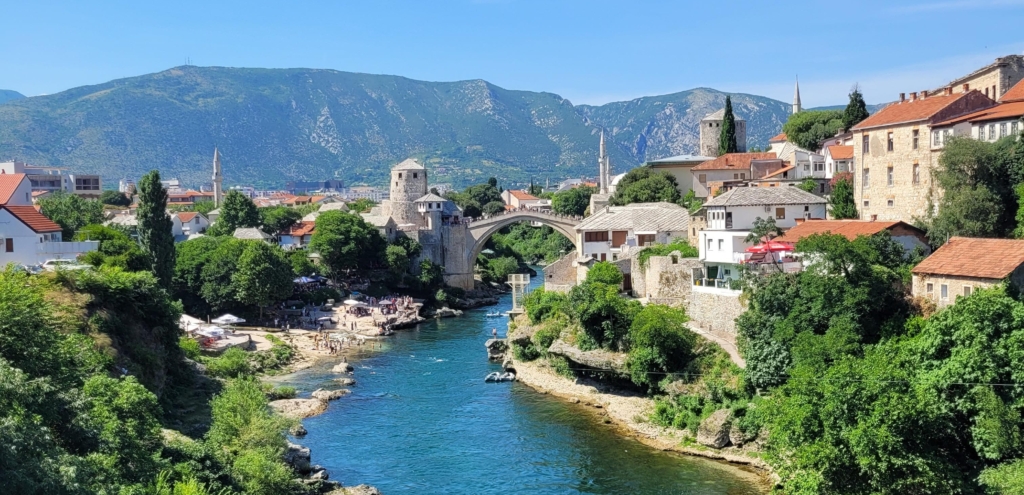 ”Osmanlı Gerdanlığı” olarak bilinen Mostar Köprüsü 31 yıl önce yıkıldı