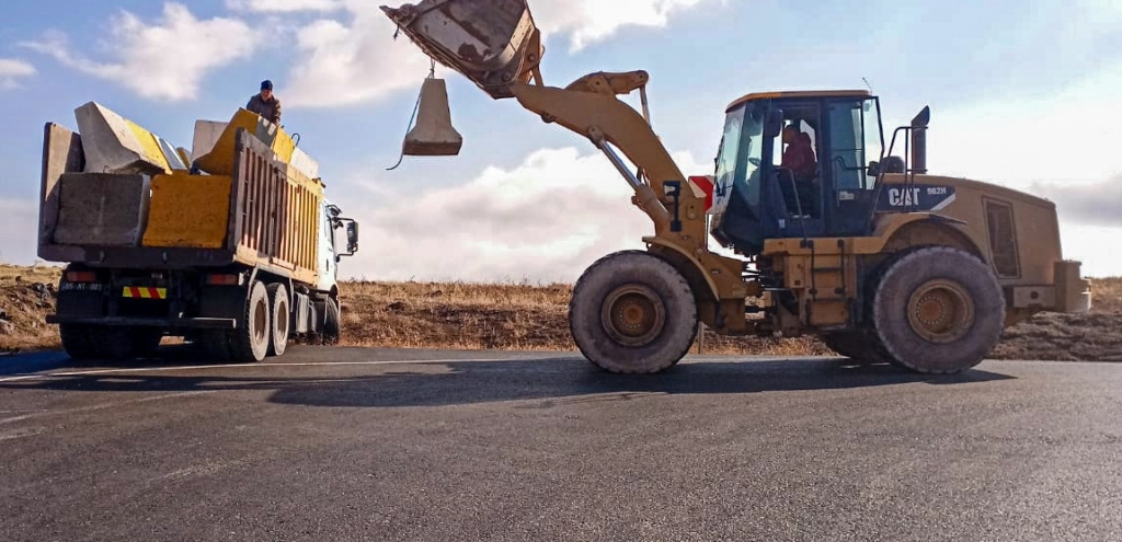 Van Büyükşehir güvenli yollar için iş başında