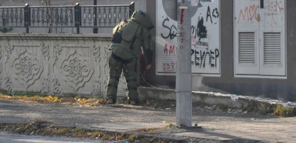 Kars’ta okul önüne bırakılan valiz polisi alarma geçirdi