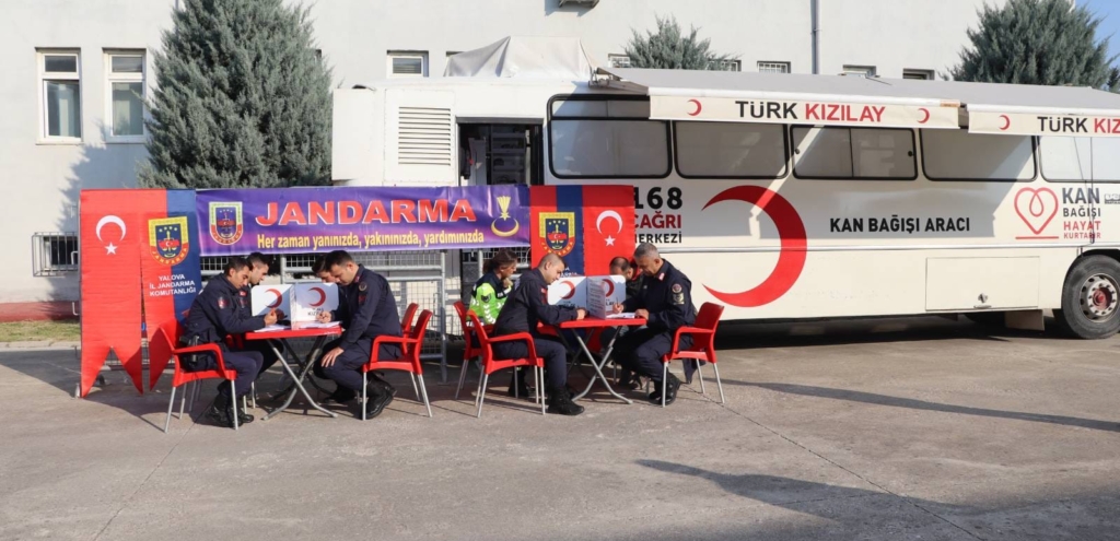 Yalova Jandarma’dan Hayat Kurtaran Destek Kızılay’a Kan Bağışı ve Madalya Töreni