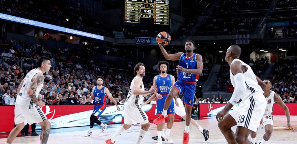 Anadolu Efes, Euroleague’de Real Madrid’i deplasmanda devirdi