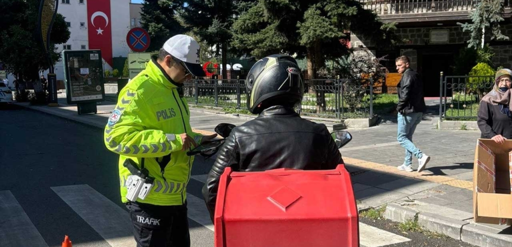 Kars’ta trafik denetimleri devam ediyor