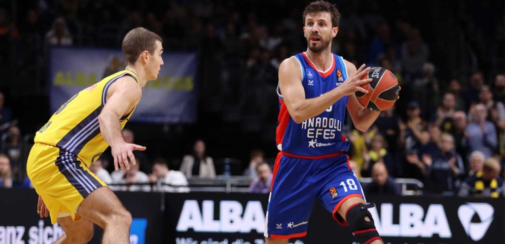 Anadolu Efes, EuroLeague’de Alba Berlin’i rahat geçti