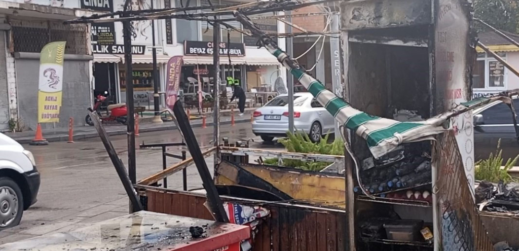 Ekmek teknesi gece küle döndü, sabah küle dönmüş işyerini gördü