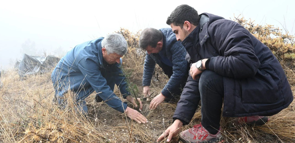 Isparta Belediyesi Gölcük Tabiat Parkı’nda fidanlar toprakla buluşturuldu