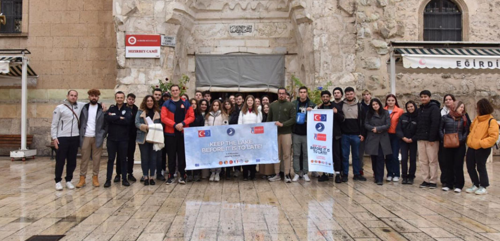 Avrupa’dan gelen gençler Eğirdir Gölü’nde buluştu