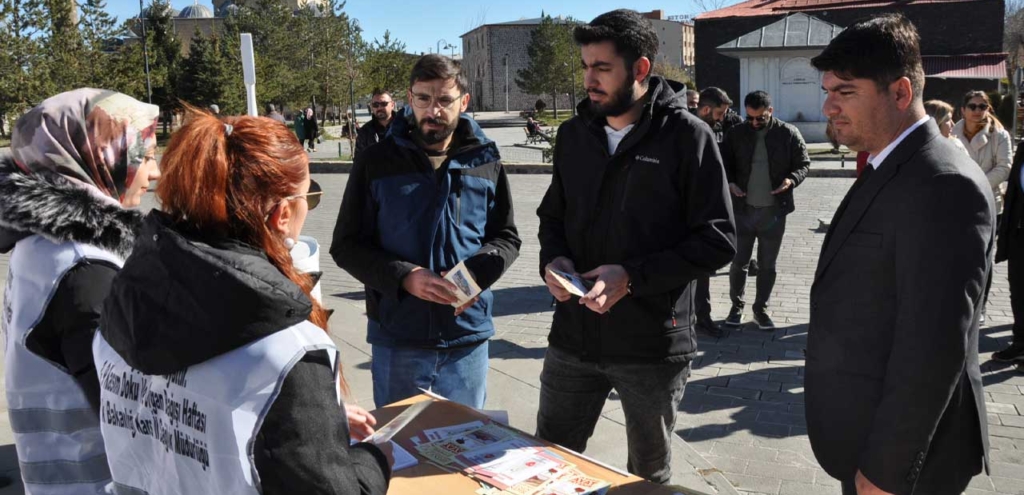 Kars’ta organ bağışı farkındalık standı kuruldu